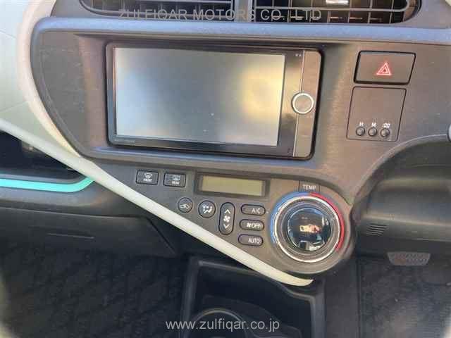 TOYOTA AQUA 2013 Image 6