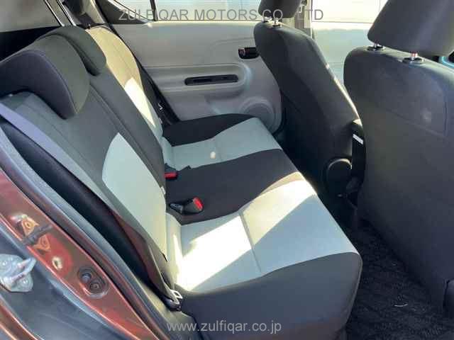 TOYOTA AQUA 2013 Image 8