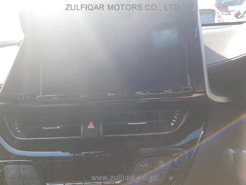 TOYOTA C-HR 2018 Image 10