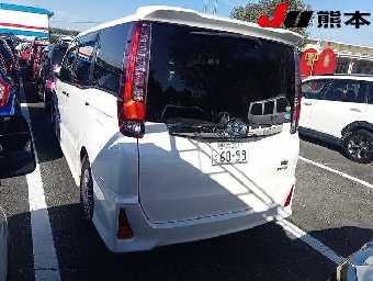 TOYOTA NOAH 2017 Image 2
