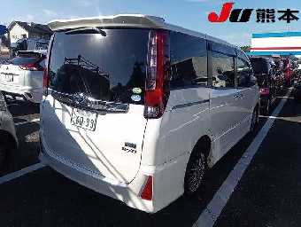 TOYOTA NOAH 2017 Image 6