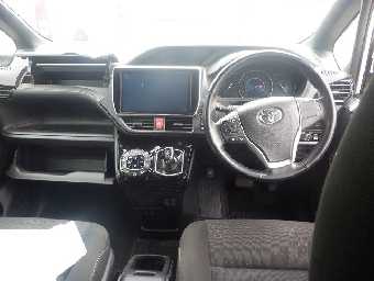 TOYOTA NOAH 2017 Image 5