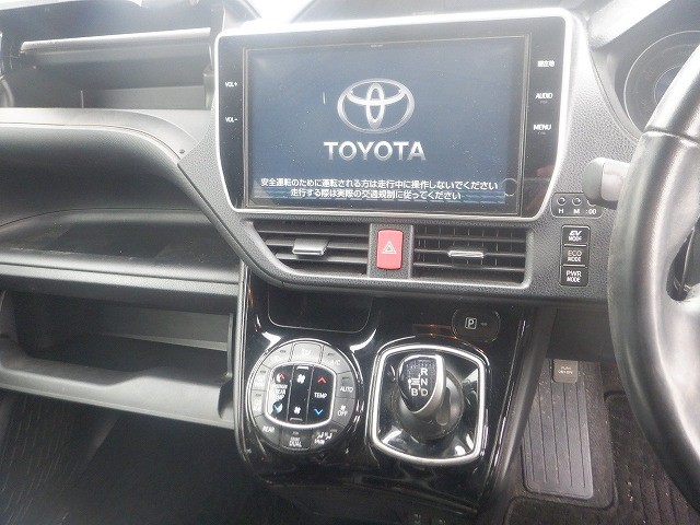 TOYOTA NOAH 2017 Image 19