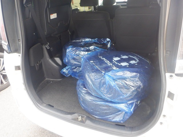 TOYOTA NOAH 2017 Image 24