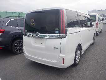TOYOTA NOAH 2017 Image 4