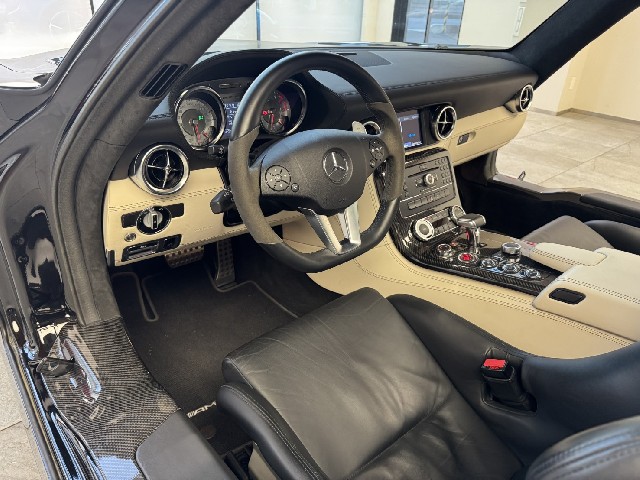 MERCEDES BENZ SLS AMG 2010 Image 37