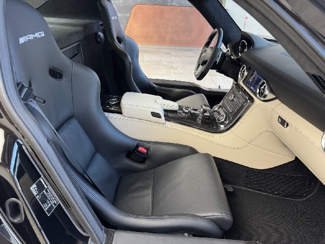 MERCEDES BENZ SLS AMG 2010 Image 42