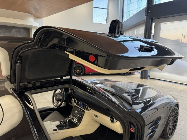 MERCEDES BENZ SLS AMG 2010 Image 44