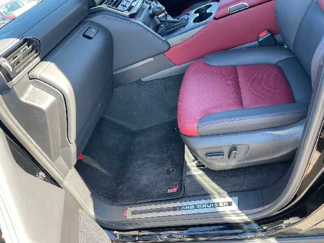 TOYOTA LAND CRUISER 2022 Image 26