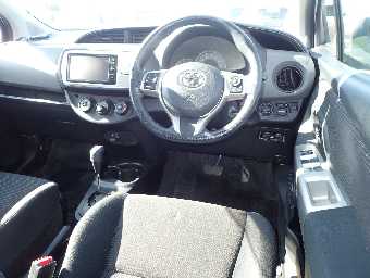 TOYOTA VITZ 2014 Image 9