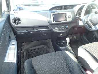 TOYOTA VITZ 2014 Image 10