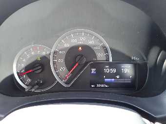 TOYOTA VITZ 2014 Image 12