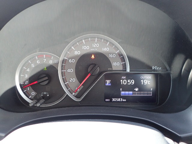 TOYOTA VITZ 2014 Image 21