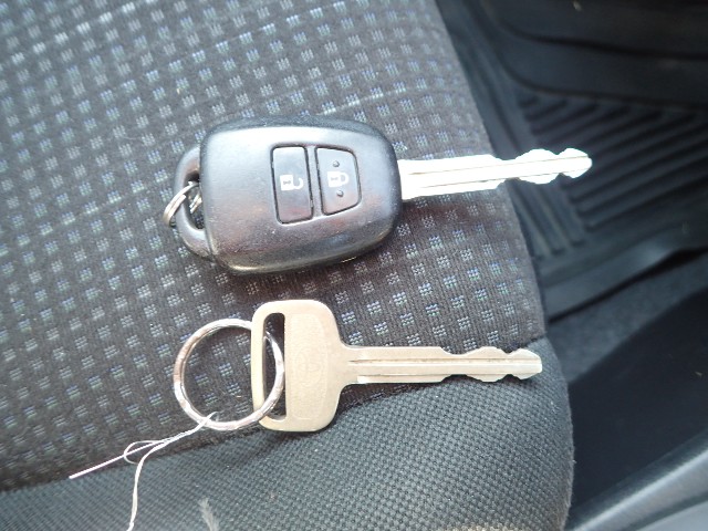 TOYOTA VITZ 2014 Image 25