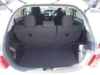 TOYOTA VITZ 2014 Image 20