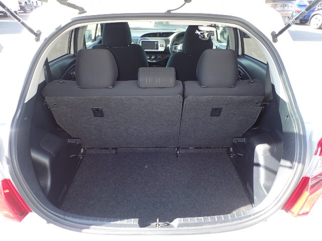 TOYOTA VITZ 2014 Image 29