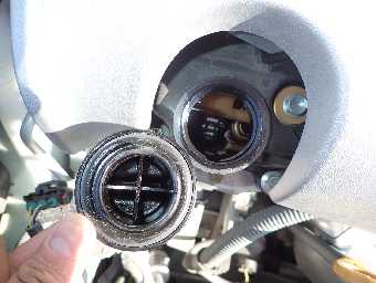 TOYOTA VITZ 2014 Image 24