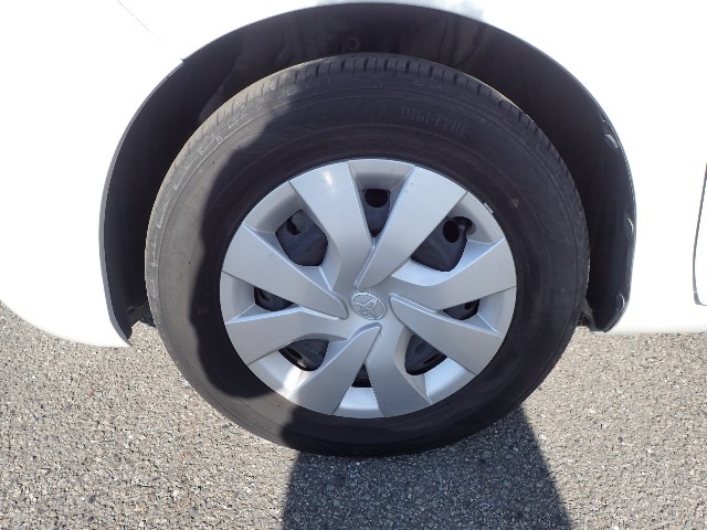 TOYOTA VITZ 2014 Image 44