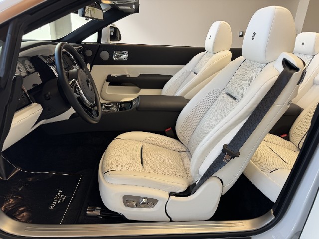 ROLLS ROYCE DAWN 2017 Image 43