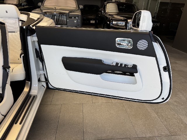 ROLLS ROYCE DAWN 2017 Image 45