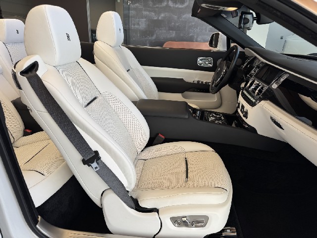 ROLLS ROYCE DAWN 2017 Image 47