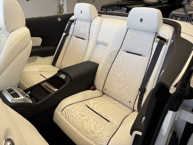 ROLLS ROYCE DAWN 2017 Image 51