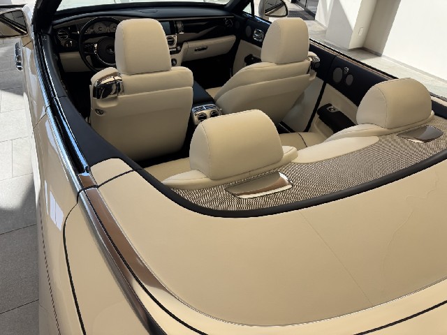 ROLLS ROYCE DAWN 2017 Image 52