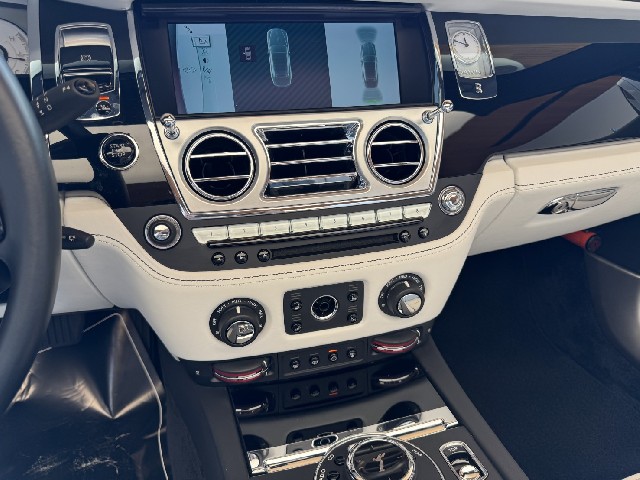 ROLLS ROYCE DAWN 2017 Image 61