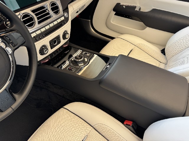 ROLLS ROYCE DAWN 2017 Image 62