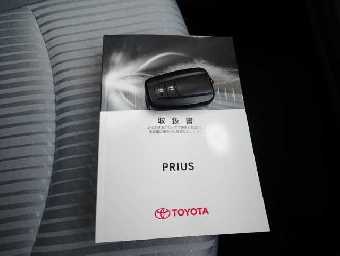 TOYOTA PRIUS 2018 Image 10