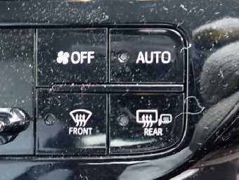 TOYOTA PRIUS 2018 Image 9