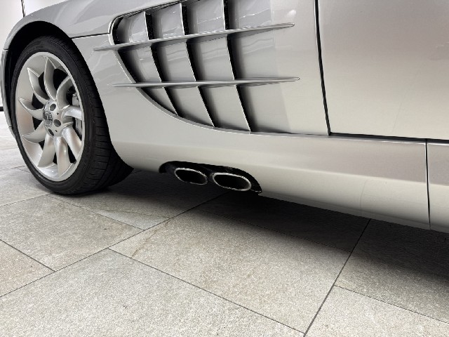 MERCEDES BENZ SLR MCLAREN 2004 Image 32