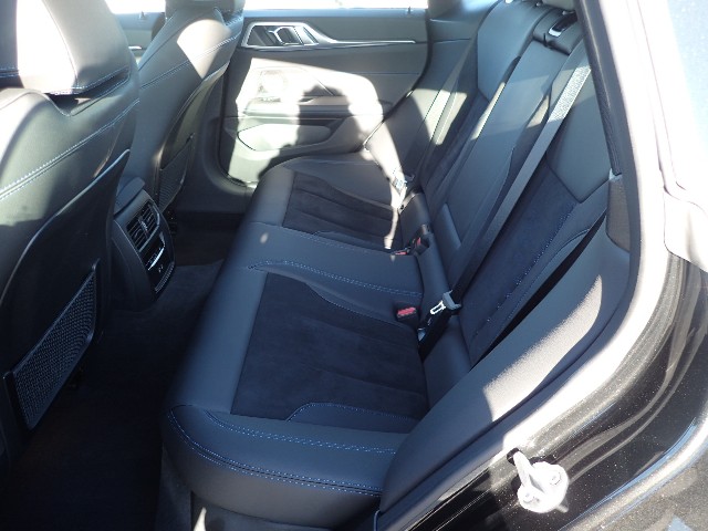 BMW 4 SERIES 2024 Image 40