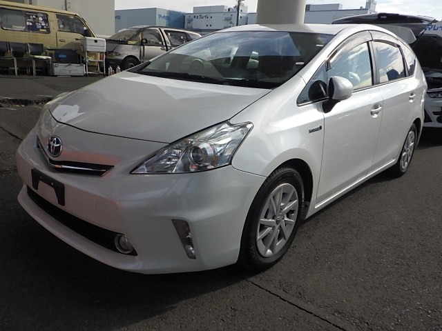 TOYOTA PRIUS ALPHA 2013 Image 29