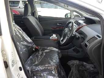 TOYOTA PRIUS ALPHA 2013 Image 6