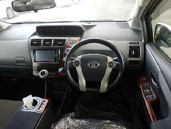 TOYOTA PRIUS ALPHA 2013 Image 7