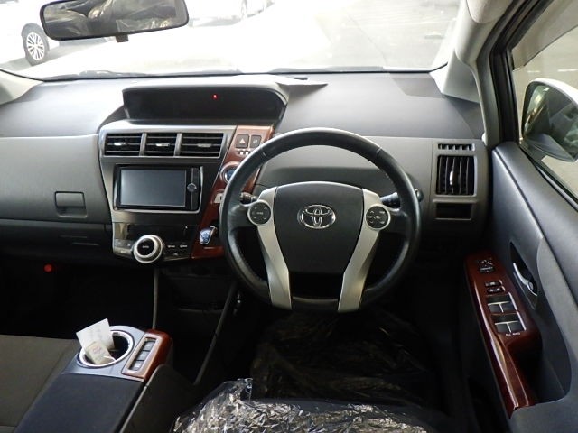 TOYOTA PRIUS ALPHA 2013 Image 34