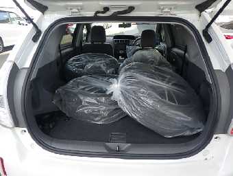 TOYOTA PRIUS ALPHA 2013 Image 11