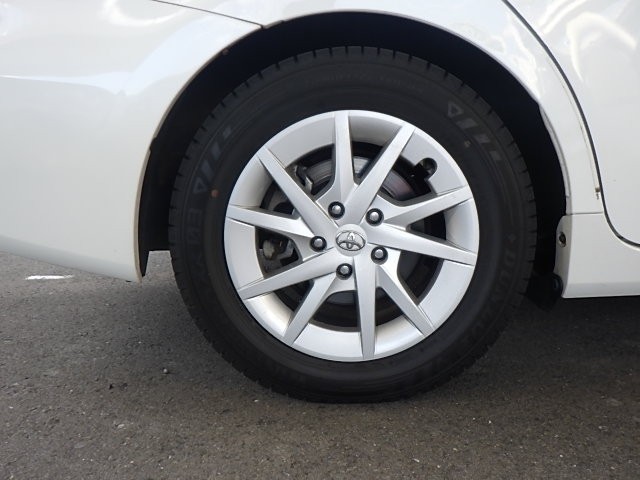 TOYOTA PRIUS ALPHA 2013 Image 44