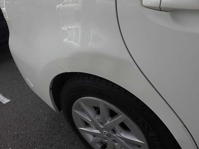 TOYOTA PRIUS ALPHA 2013 Image 46
