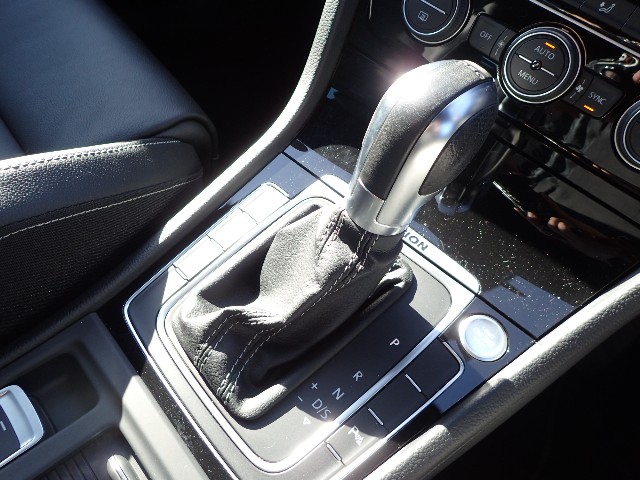 VOLKSWAGEN GOLF R 2016 Image 27