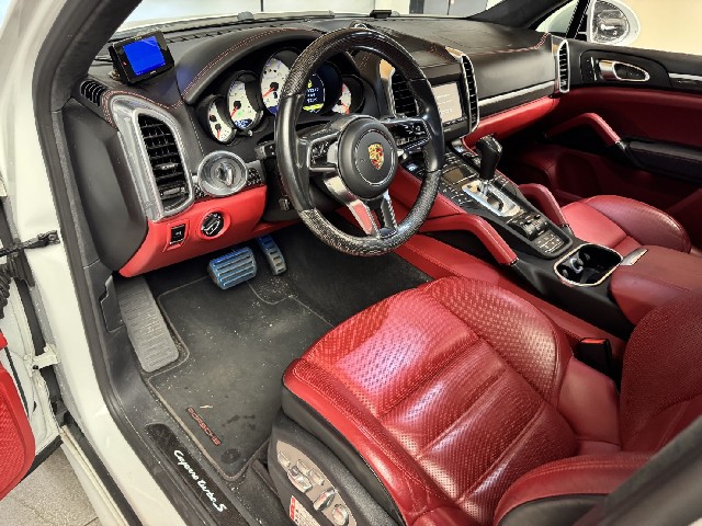 PORSCHE CAYENNE 2015 Image 25