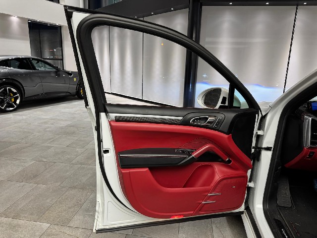 PORSCHE CAYENNE 2015 Image 28