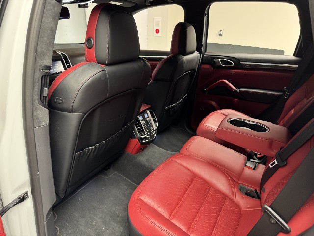 PORSCHE CAYENNE 2015 Image 29