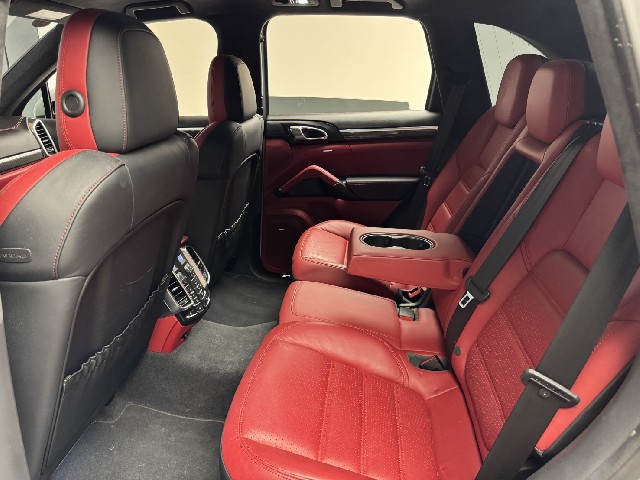 PORSCHE CAYENNE 2015 Image 30
