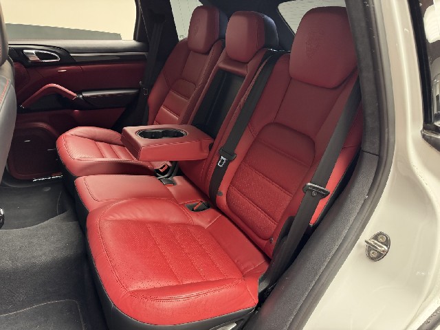 PORSCHE CAYENNE 2015 Image 31