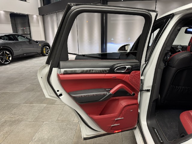 PORSCHE CAYENNE 2015 Image 32