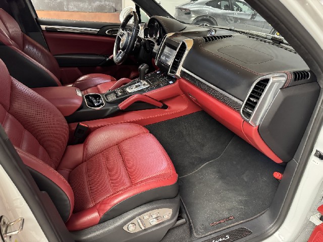 PORSCHE CAYENNE 2015 Image 37