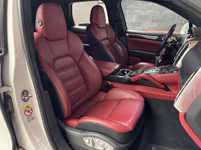 PORSCHE CAYENNE 2015 Image 39