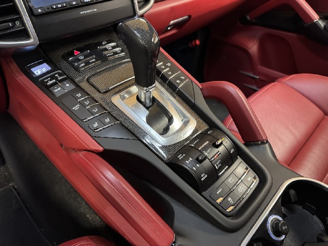 PORSCHE CAYENNE 2015 Image 51